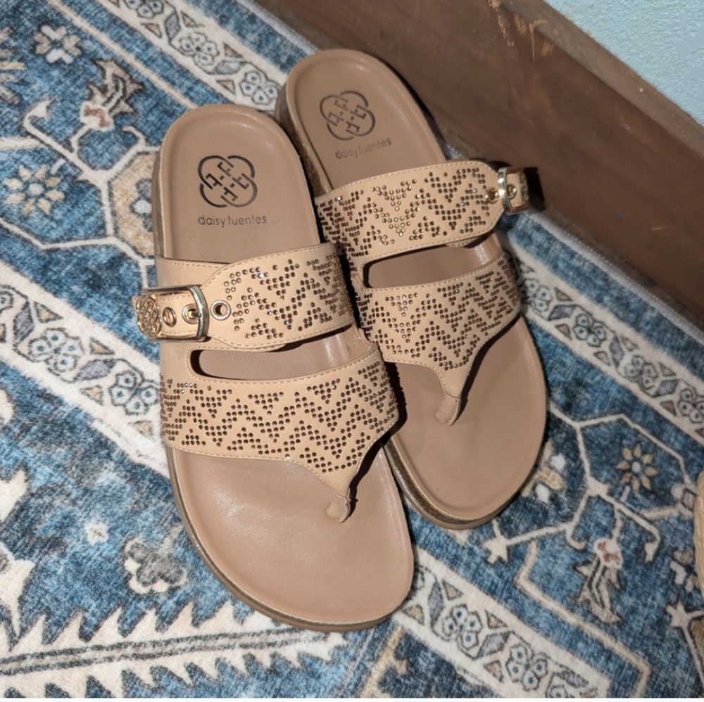 Daisy Fuentes Tan and‎ Gold Sandals with Bohemian Design